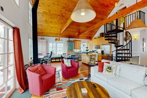 2BR cottage with high ceilings & kayaks - dogs ok - Image 5