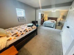 Spacious 3-Bed Lakeside Private Home up to 10! - Image 5