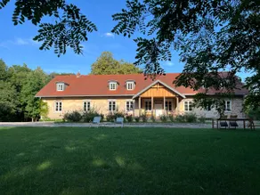 Studio Apartment in Historic Manor 30m2 - Image 2