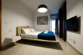 Sliema Apartment with Seaviews - Image 2