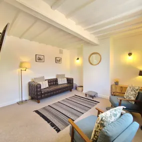 Unique 4BR Loft | Sleeps 8 | 2 Bathrooms - Image 2