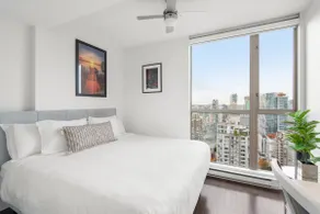 Stylish Yaletown Tower Suite - Image 4