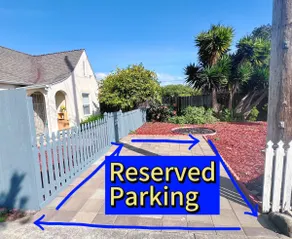 2BR ｜King Bed ｜Exclusive Parking｜Walk to Grocery - Image 4