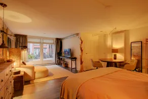 Spacious apartment in the ' pijp ' - Image 2