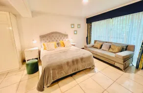 Bright Premium Suite in the gastronomic center - Image 3