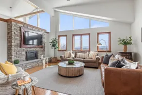 Beautiful Chalet with VIEWS/Pool/Hot tub/Pond! - Image 3