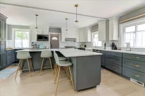 Spacious Home | Large Driveway | Train to NYC - Image 4