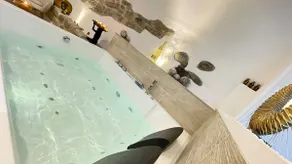 Le Bijou Secret Suite with Jacuzzi - Image 5