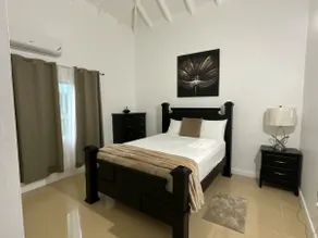 Tropical Villa at Lakeside View - Image 3