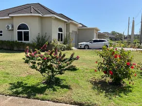 Tropical Villa at Lakeside View - Image 4