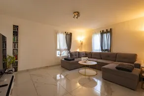 Large renovated apartment • Quiet • Close to Lausanne - Image 4