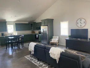 Bloomfield Bungalow - Image 2