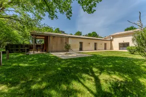 Beautiful residence – 4 suites, fireplace, park & pool - Image 2