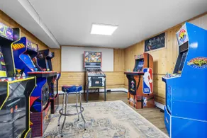 Arcade • Hot Tub • Movie Room Themed House - Image 5