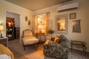 Vero Beach room w/ private entry MCM suite - Image 2