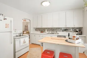 Charming 1950s Bungalow - as seen on House Hunters - Image 4