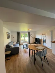 2-bedroom apartment with garden - Image 2