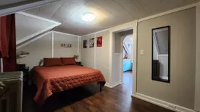 Private upstairs guest suit. - Image 2