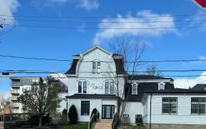 The Queenie - 3 minutes walk from Avenir Centre - Image 4
