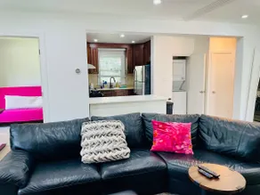 Main floor privet Villa, Subway line - Image 2