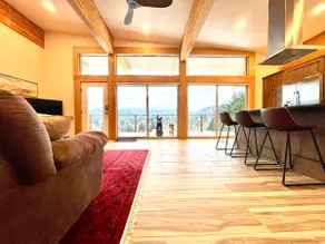 Studio with a View, Walking Distance to Downtown - Image 3