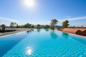 Excellent 2bd apartment with a patio - Image 3