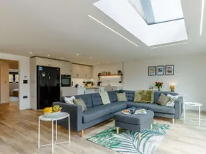 3 Bed in Holsworthy oc-90721 - Image 4