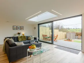 3 Bed in Holsworthy oc-90721 - Image 2