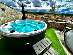 Private Jacuzzi, incredible views, Barcelona art - Image 2