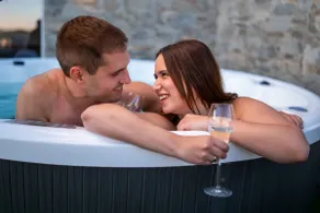 Private Jacuzzi, incredible views, Barcelona art - Image 4