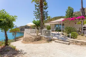 Azzure Vista Seafront Villa - Image 3