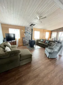 Cozy Lakefront Cottage - Image 4