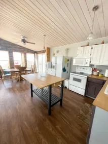 Cozy Lakefront Cottage - Image 5
