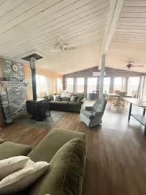 Cozy Lakefront Cottage - Image 3