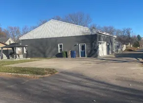 The Hangar-1/2 House 1/2 ManCave - Image 2