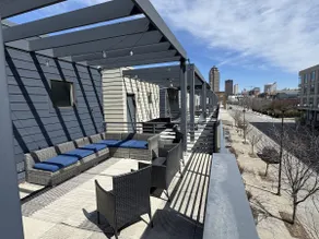 Downtown Townhome w skyline view - Image 3