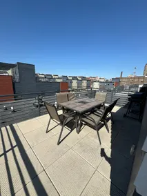 Downtown Townhome w skyline view - Image 4