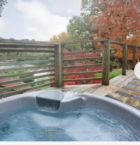 Over Lake Getaway Hot Tub Home Sleeps 6 People - Image 2