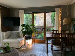 Kew Retreat - 2 to 4 guests: Free Parking - Image 2