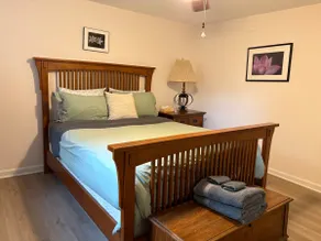 Large Apartment Sleeps 4-6 * Walk to Metro, Shops - Image 4
