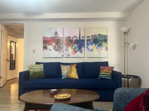 Large Apartment Sleeps 4-6 * Walk to Metro, Shops - Image 2