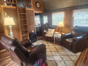 Country Lane Cabin - Image 2