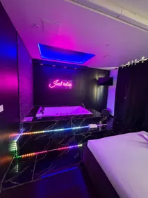 Apartment with jacuzzi in the heart of the Skyscrapers - Image 2