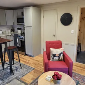 Dark Horse Cottage - Image 2
