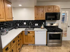 Cozy Mountainside 2 Bdrm Apt. w/ Kitchen and View - Image 3