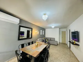 Beautiful Vintage House! - Image 2