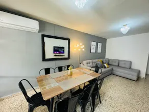 Beautiful Vintage House! - Image 3