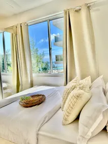 Lazzlla1BR Beachfront Oceanfront Apartment - Image 4