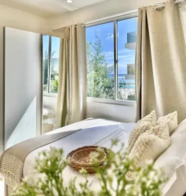 Lazzlla1BR Beachfront Oceanfront Apartment - Image 3