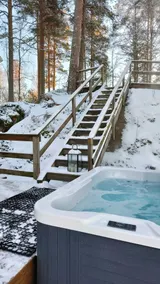 Cottage with hot tub - Image 5
